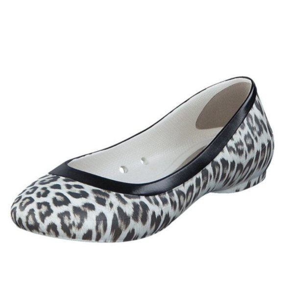 NWT CROCS LINA GRAPHIC FLAT Shoes LEOPARD Print - Picture 2 of 4